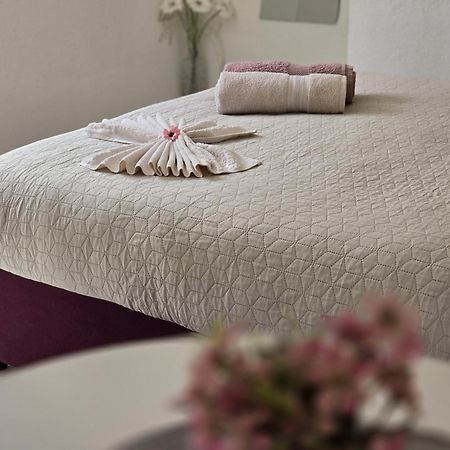 Indy'S Beach Apartments Dubrovnik Ngoại thất bức ảnh