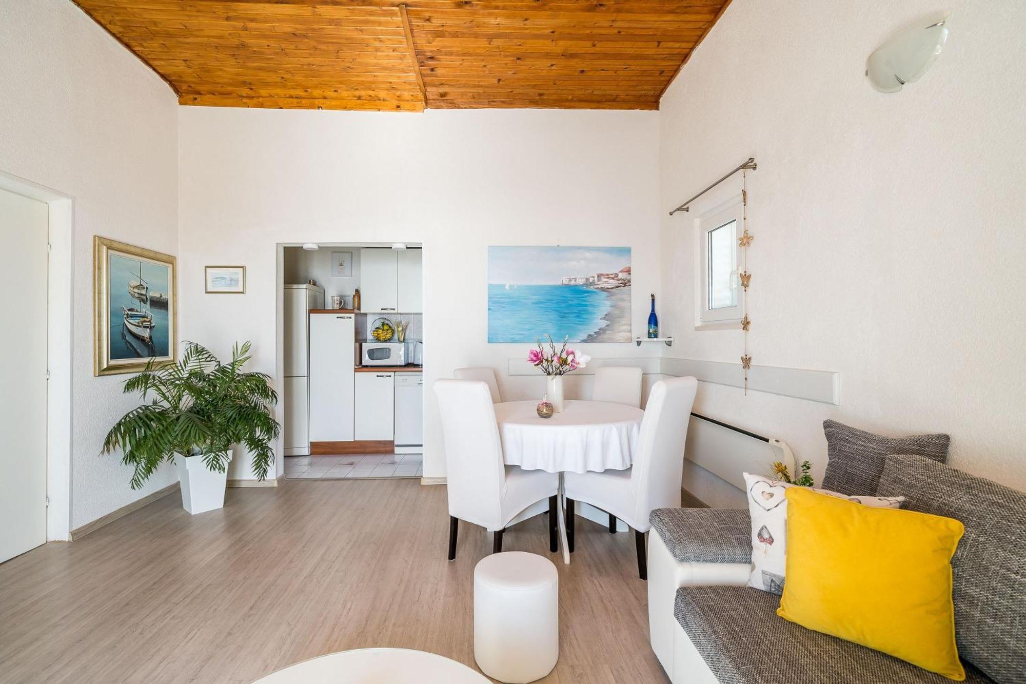 Indy'S Beach Apartments Dubrovnik Ngoại thất bức ảnh